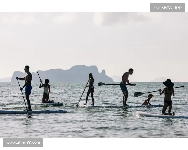 佩德里与家人在坦桑尼亚度假共享天伦之乐的温馨瞬间